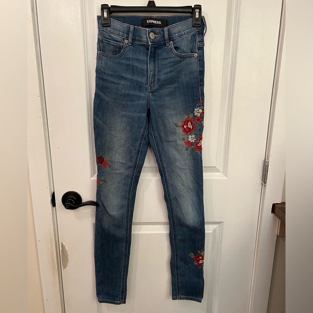 Floral Embroidered High Rise Jegging